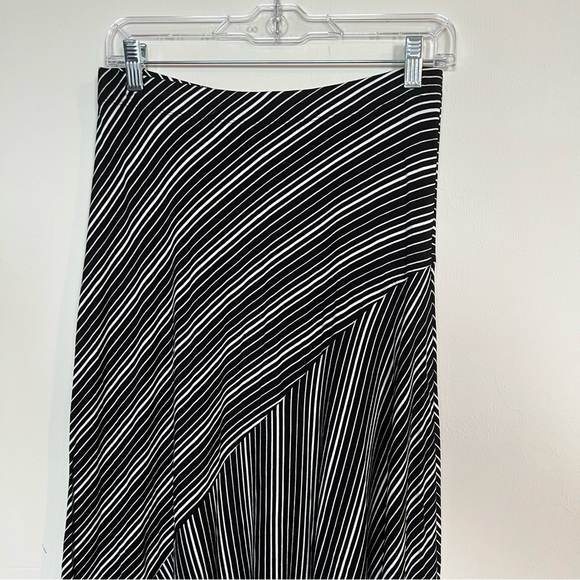Chicos women’s Black/White Striped Stretch Maxi Skirt 0 - Picture 4 of 8